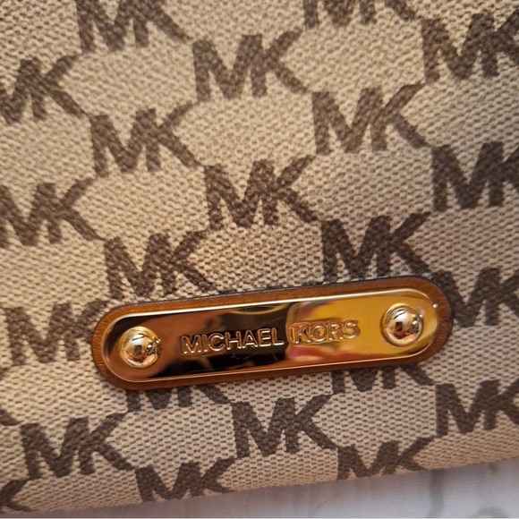 NWT Michael Kors LUPITA NAT/ACORN LG HOBO $398 Firm Price No offers please - Picture 6 of 8